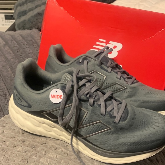 New Balance Men's Dark Gray Athletic Shoes